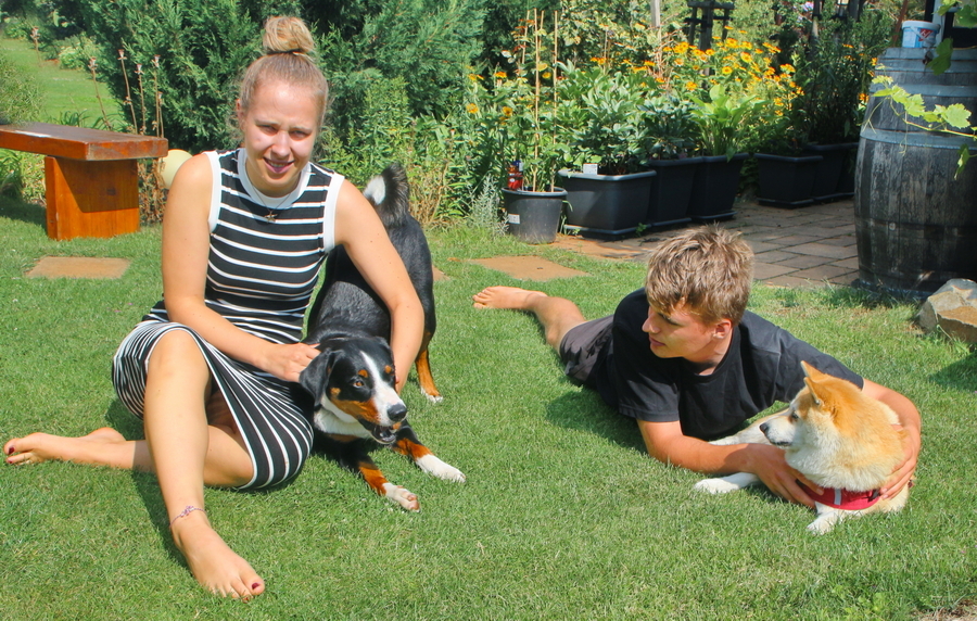 Fiene in einem vertrauten Familienmoment